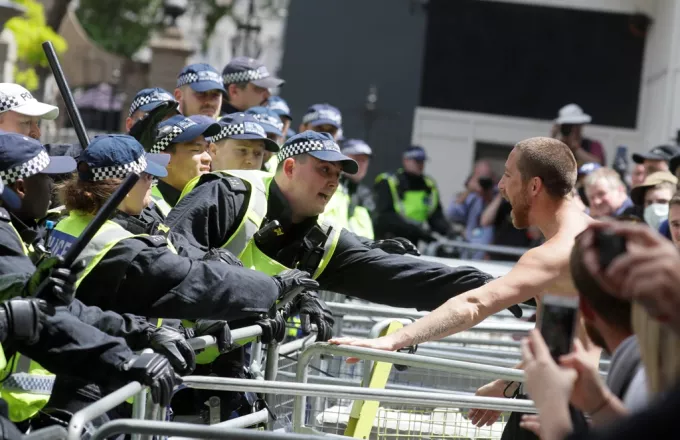 Λονδίνο: Επεισόδια μεταξύ ακροδεξιών και αστυνομίας (vid, pics)