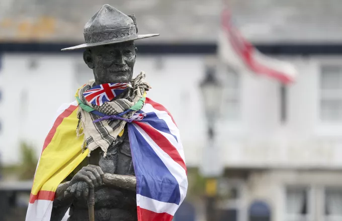 Βρετανία: «Πολιτισμικός πόλεμος» με αφορμή αγάλματα «ρατσιστών» - Προστασία για τον Τσώρτσιλ