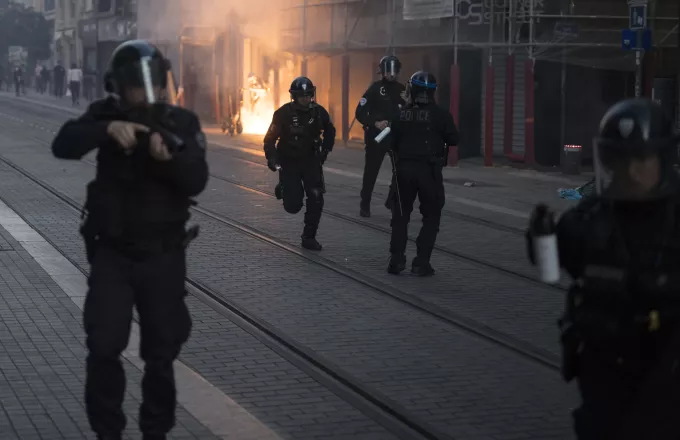 Ένοπλοι αστυνομικοί στην Ντιζόν λόγω επεισοδίων που ξέσπασαν μεταξύ συμμοριών