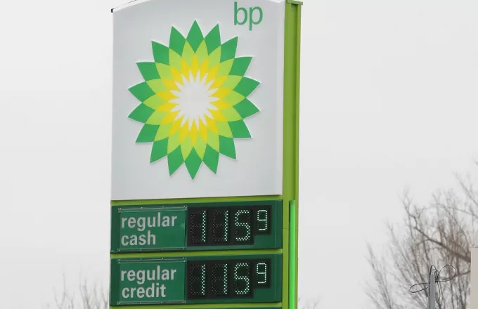 BP: Κόβει 10.000 θέσεις εργασίας