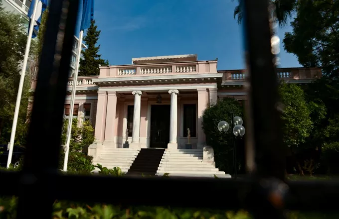 Κυβερνητικές πηγές: «Μυθεύματα» του ΣΥΡΙΖΑ οι δήθεν καταγγελίες για την πανδημία