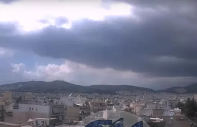 Καταιγίδες στον Αττικό ουρανό: Σε εντυπωσιακό timelapse οι βροχές στην Αθήνα