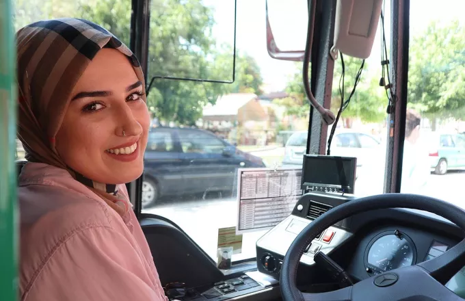 Νεσλιχάν: Η νεαρή μουσουλμάνα που οδηγεί ΚΤΕΛ και ανοίγει δρόμο στις γυναίκες της Ροδόπης