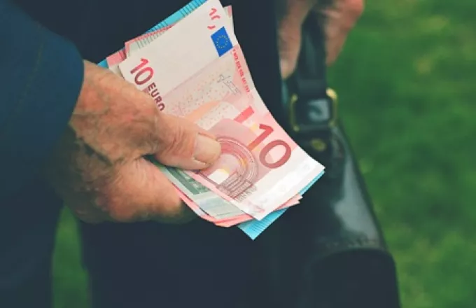 Τα 3 μέτρα Μητσοτάκη: Ποιοι χαμηλοσυνταξιούχοι και ΑμεΑ θα λάβουν 250 ευρώ- Τι ισχύει για υγειονομικούς