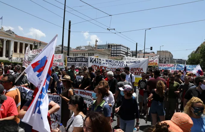 Συλλαλητήριο εκπαιδευτικών στην Αθήνα κατά νομοσχεδίου του υπουργείου Παιδείας (pics)