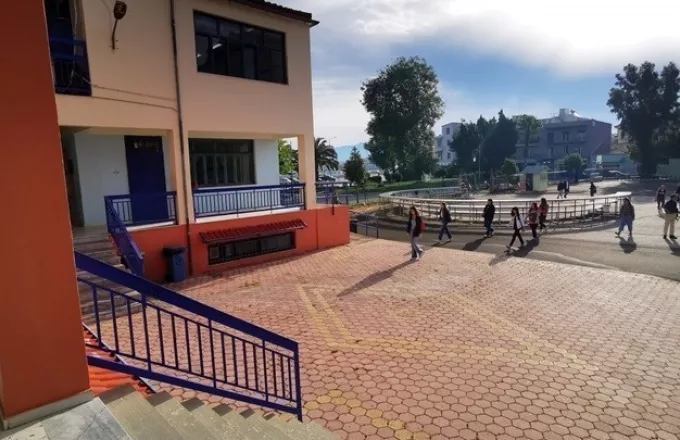 Θεσσαλονίκη: Ένταση έξω από σχολείο όταν δεν επιτράπηκε η είσοδος σε μαθητή χωρίς self test	
