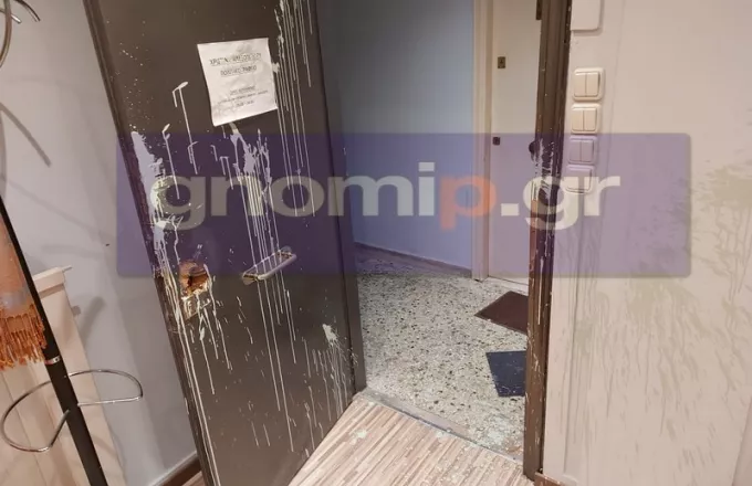 Πάτρα: Επίθεση στα γραφεία των βουλευτών Κατσανιώτη και Αλεξοπούλου (φωτό)
