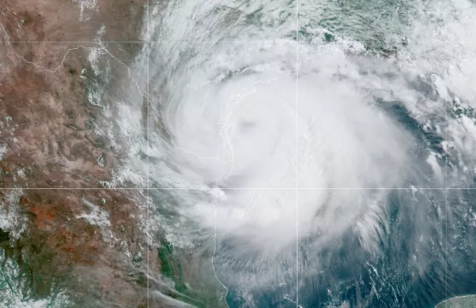 Κυκλώνας Χάνα: Φεύγει από το Τέξας κατευθύνεται προς Μεξικό (pics)