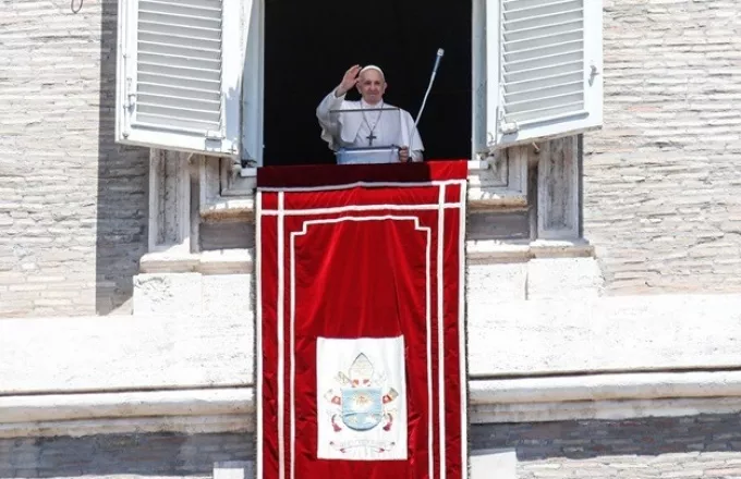 Τηλεφωνική επικοινωνία Σακελλαροπούλου - Πάπα Φραγκίσκου για την Αγία Σοφία