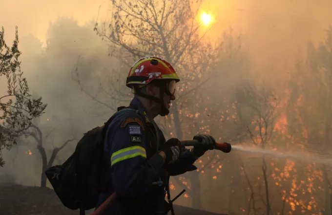 Μεσολόγγι: Υπό μερικό έλεγχο η φωτιά στην περιοχή Οινιαδών