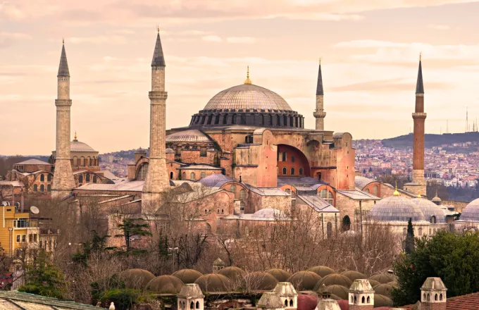 Τη μετατροπή της Αγίας Σοφίας σε τζαμί καταδίκασε το δημοτικό συμβούλιο Θεσσαλονίκης