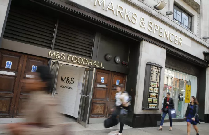 Βρετανία: Τα Marks and Spencer καταργούν 7.000 θέσεις εργασίας