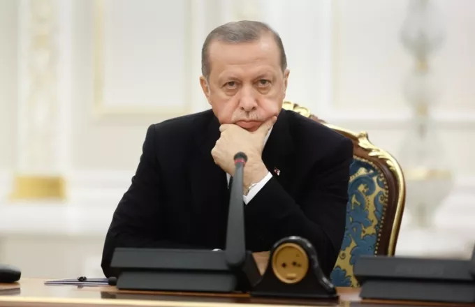 Τουρκία: Ο Ερντογάν συγκάλεσε έκτακτη σύσκεψη, με τη λίρα να καταρρέει 