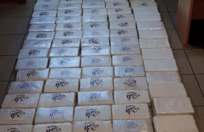Πάτρα: Κατασχέθηκε «ναρκοφορτίο» μαμούθ - Πάνω από 100 κιλά κοκαΐνης