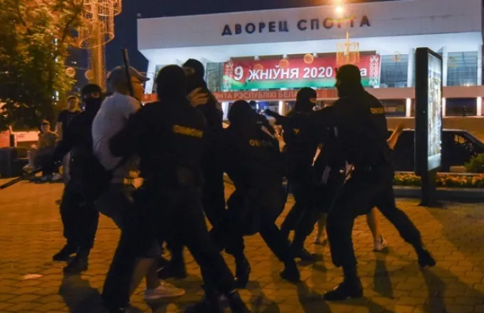 H κρίση στη Λευκορωσία, οι συλλήψεις των 33 παραστρατωτικών και η "σιγή" της Μόσχας 