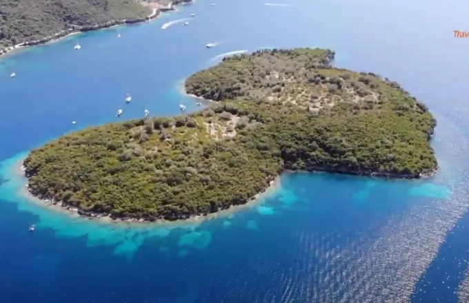 Το καταπράσινο νησάκι των Τηλεβοΐδων, που σε μαγεύει με τα νερά του (video)