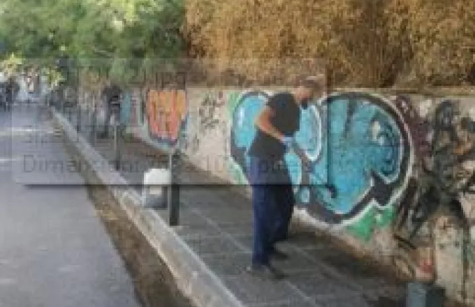  Δήμος Αθηναίων: Αντιγκράφιτι και αφαίρεση αφισών στο κέντρο της πόλης (ΦΩΤΟ)