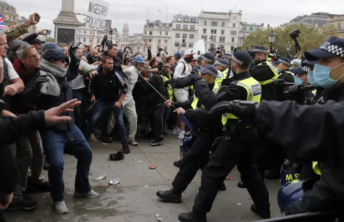 Βρετανία: Δέκα συλλήψεις διαδηλωτών και 4 αστυνομικοί τραυματίες