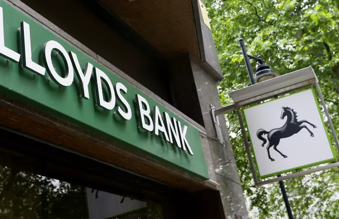 Βρετανικές τράπεζες κλείνουν λογαρισμούς πελατών που ζουν στην ΕΕ - Ποιους αφορά