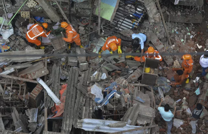 Ινδία: Στους 20 οι νεκροί από κατάρρευση πολυκατοικίας - Η επιχείρηση διάσωσης συνεχίζεται