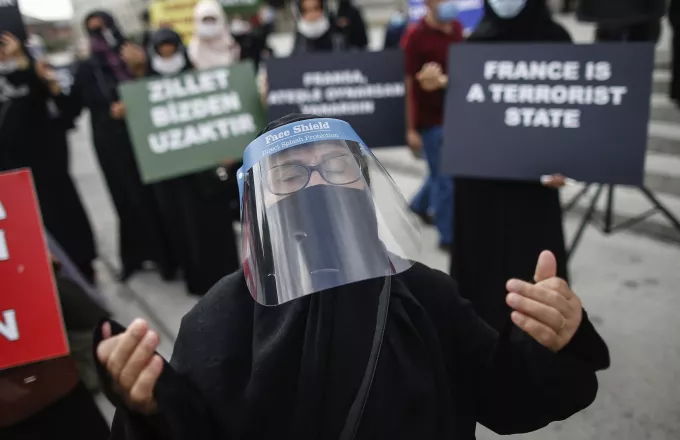 Κωνσταντινούπολη: Διαδηλώσεις για αναδημοσίευση σκίτσων του Μωάμεθ από το Charlie Hebdo