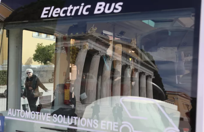 Δοκιμαστικά δρομολόγια από το πρώτο ηλεκτρικό λεωφορείο στην Αθήνα