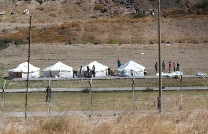 Χρυσοχοΐδης σε ΣΚΑΪ 100.3: Άλλοι 2.500 πρόσφυγες και μετανάστες στο Καρά Τεπέ