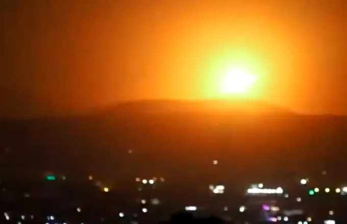 «Η νύχτα μέρα»: Ισχυρή έκρηξη πυραύλου κοντά στη Δαμασκό - Νεκροί και τραυματίες (video)