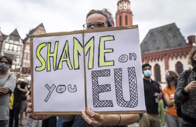 Γερμανία: Χιλιάδες διαδηλωτές κάλεσαν την ΕΕ να υποδεχθεί αιτούντες άσυλο από τη Λέσβο