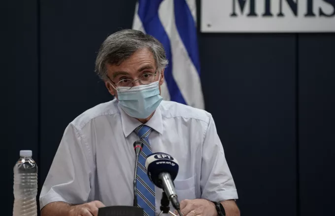 Τσιόδρας-2ο κύμα κορωνοϊού: Οι πίνακες για την εξέλιξη του ιού σε Αθήνα - Περιφέρειες (Video)