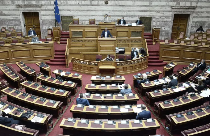 Κόντρα Βρούτση - Σκουρλέτη για το «παρών» ΣΥΡΙΖΑ στην τροπολογία των 100.000 θέσεων εργασίας