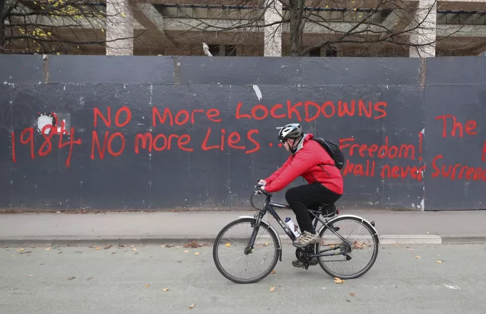 Βρετανία-Κορωνοϊός: Τέλος το lockdown - Επιστρέφει το σύστημα τριών επιπέδων