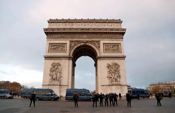Οκτώ πιθανά κρούσματα της παραλλαγής Όμικρον στη Γαλλία