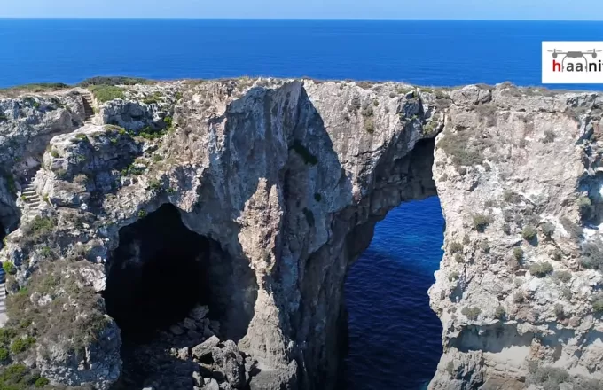 Το "κατακόρυφο" ελληνικό νησί όπου είναι θαμμένοι Γάλλοι και ο ανιψιός Ναπολέοντα(vid)