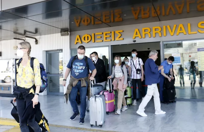 Κρήτη- κακοκαιρία: Άνοιξε το αεροδρόμιο Ηρακλείου, αποκαταστάθηκαν οι ζημιές 