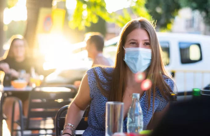 Σταμπουλίδης σε ΣΚΑΪ 100,3: Υποχρεωτική η μάσκα κατά την αναμονή στα εστιατόρια