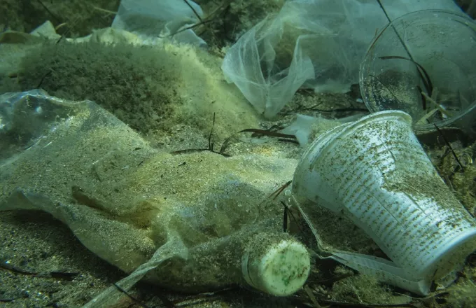 Έκθεση: «Καμπανάκι» για τη χρήση πλαστικών -Οι 3 χώρες που ρυπαίνουν περισσότερο την Μεσόγειο