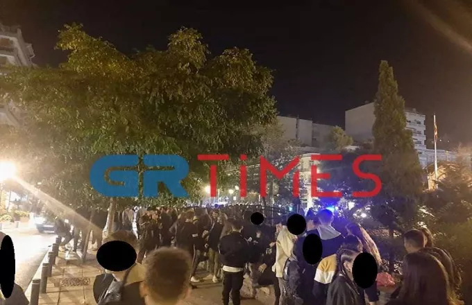 Απίστευτος συνωστισμός το βράδυ στο κέντρο της Θεσσαλονίκης (pics,video)