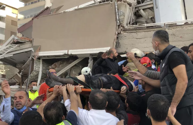 Τουρκία: Δεκάδες νεκροί, εκατοντάδες τραυματίες από τον ισχυρό σεισμό - Έρευνες για επιζώντες