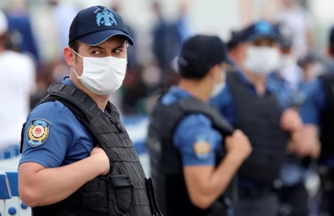 Τουρκία: Δακρυγόνα- συλλήψεις στην Πορεία Υπερηφάνειας-Είχε απαγορευτεί από τοπικές αρχές