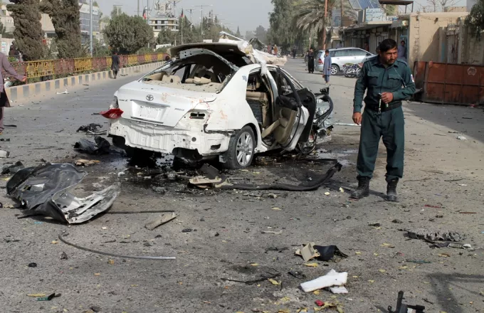 Αφγανιστάν: Τουλάχιστον 30 στελέχη των δυνάμεων ασφαλείας νεκροί σε επίθεση βομβιστή-καμικάζι