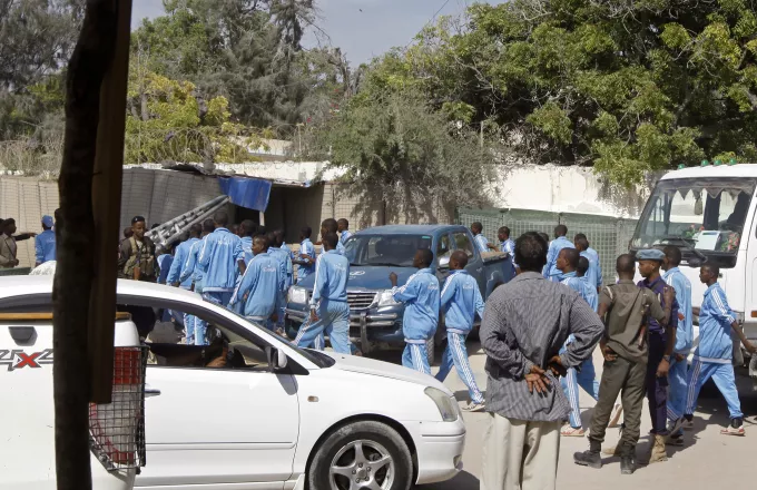 Σομαλία: Τουλάχιστον 2 νεκροί από επίθεση βομβιστή αυτοκτονίας σε εστιατόριο στο Μογκαντίσου