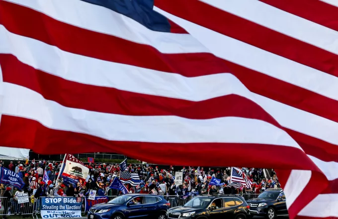 ΗΠΑ: Εορτασμοί ξέσπασαν σε πολλές αμερικανικές πόλεις μετά την ανακοίνωση της νίκης Μπάιντεν