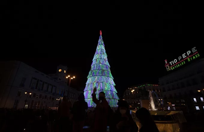 Ισπανία: Η Μαδρίτη άναψε τα χριστουγεννιάτικα φωτάκια της