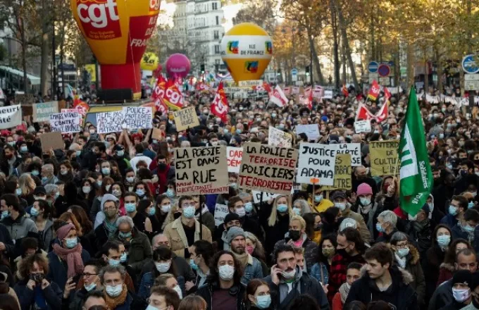 Γαλλία: Δακρυγόνα σε διαδηλωτές που διαμαρτύρονται για την αστυνομική βία στο Παρίσι