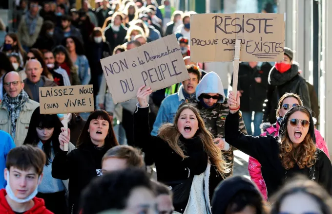 Γαλλία: Χιλιάδες διαδήλωσαν κατά της απαγόρευσης μετάδοσης εικόνων αστυνομικών