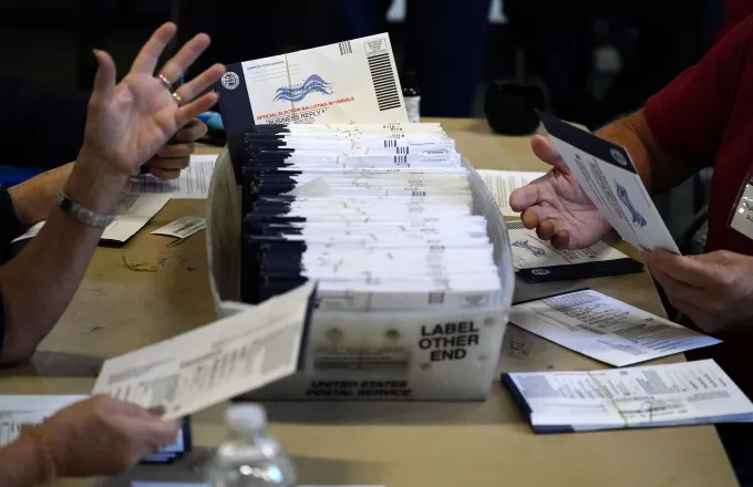 ΗΠΑ-Εκλογές: Επιπλέον 1.700 ψηφοδέλτια βρέθηκαν σε κέντρα διαλογής αλληλογραφίας στην Πενσυλβάνια