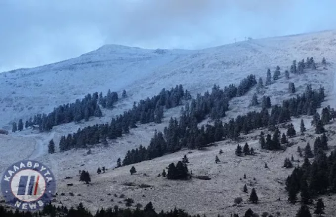 Καλάβρυτα: Το πρώτο χιόνι έπεσε στον Χελμό (pics)