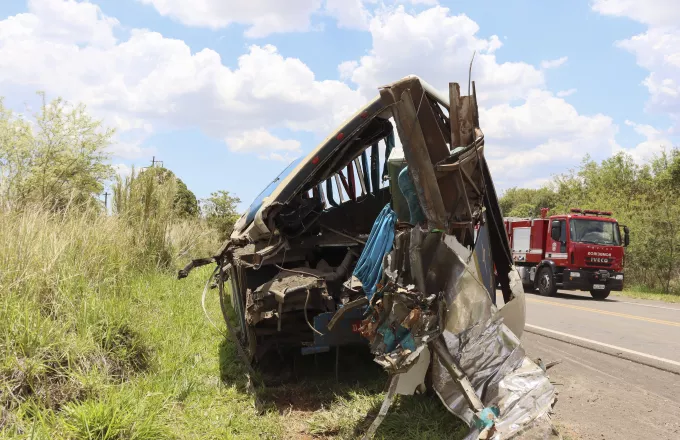 Βραζιλία: 10 νεκροί από λεωφορείο που έπεσε από οδογέφυρα
