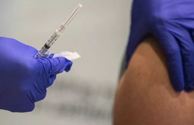 ΗΠΑ: Νοσηλευτής διαγνώσθηκε θετικός μετά από μια βδομάδα αφού έκανε το εμβόλιο Pfizer